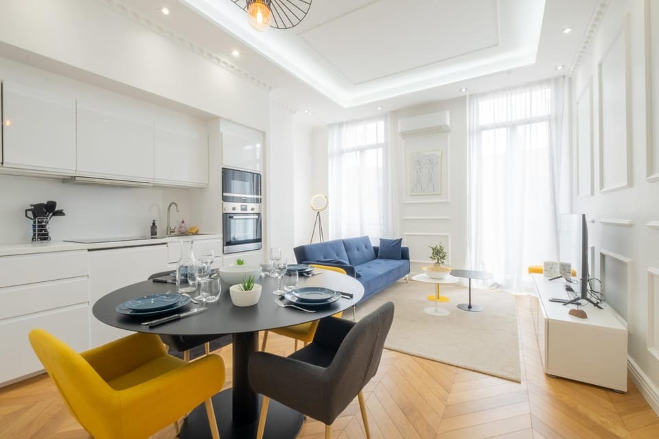 3-Br Apartment in the heart of downtown Apartment in Cannes