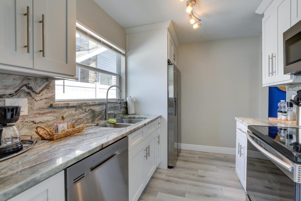 Coastal Sarasota Condo: Minutes to Beach! House in Sarasota