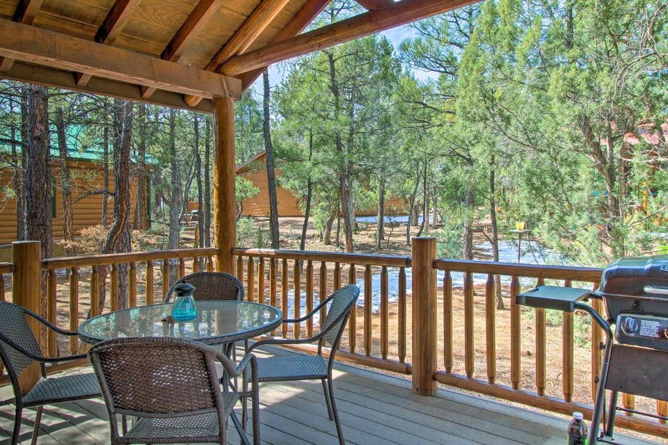 3 Mi to Dtwn: Show Low Retreat w/ 2 Decks House in Show Low