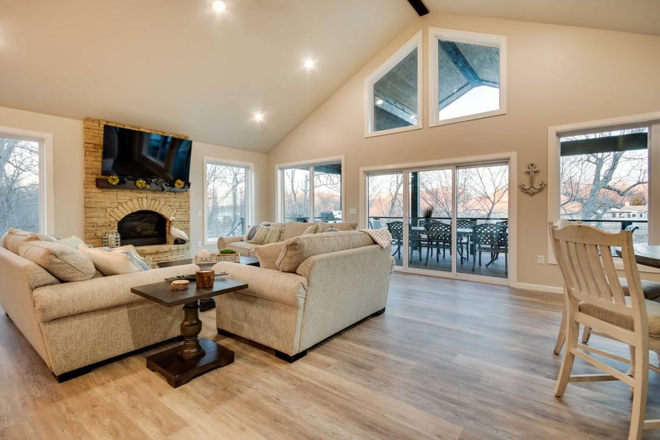 Waterfront Grand Lake Family House with Game Room! House in Cleora