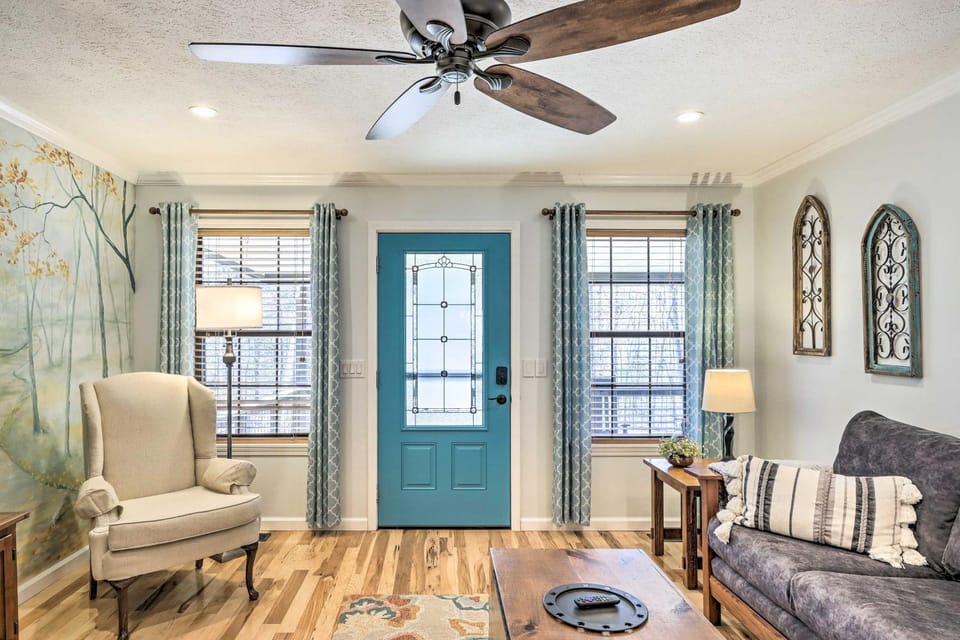 Unwind Fireside: Serene Murphy Escape w/ Hot Tub! House in Tennessee
