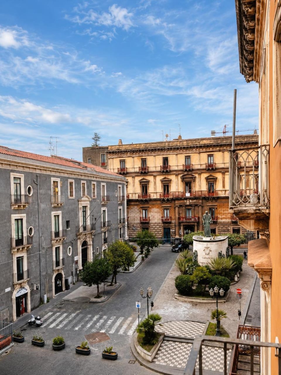 Property building, Neighbourhood, City view, Street view, Location