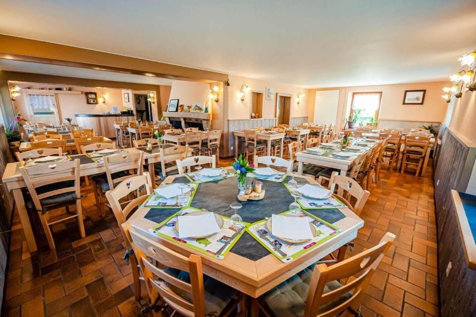 Restaurant/places to eat, Food and drinks