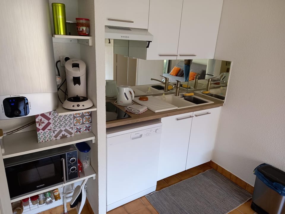 Hélios 24, T2 climatisé, parking, terrasse, 500m plage Apartment in Agde