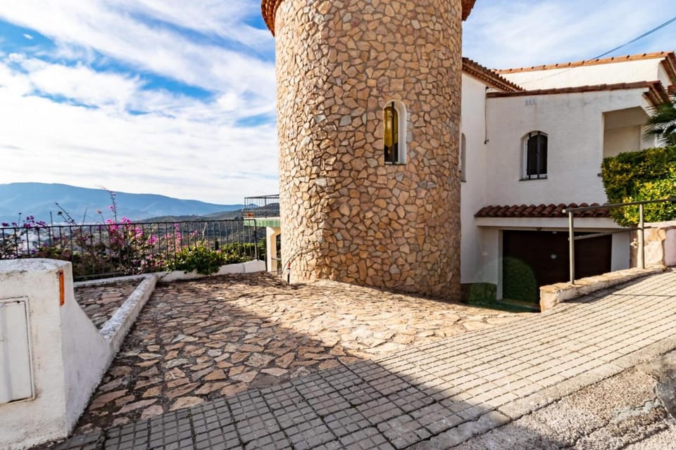 Grifeu 11 - Apartamento con terraza y vista al mar Apartment in Alt Empordà