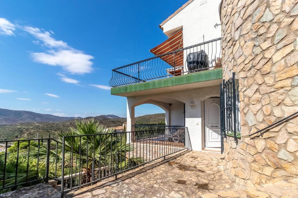 Grifeu 11 - Apartamento con terraza y vista al mar Apartment in Alt Empordà