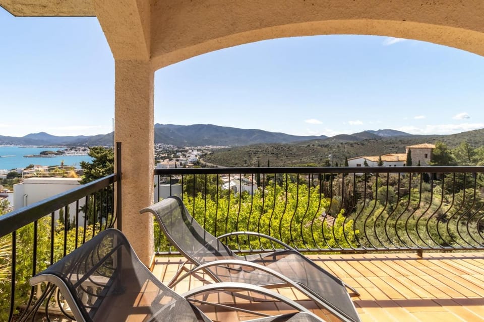 Grifeu 11 - Apartamento con terraza y vista al mar Apartment in Alt Empordà