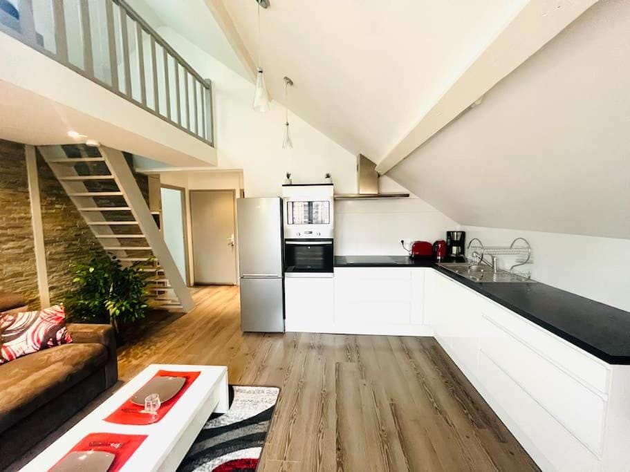Le Red Loft à 5min du centre-ville avec parking privatif gratuit Apartment in Annecy