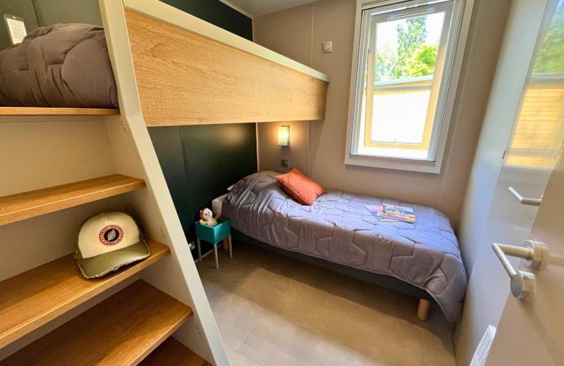 Bed, Photo of the whole room, Bedroom, bunk bed