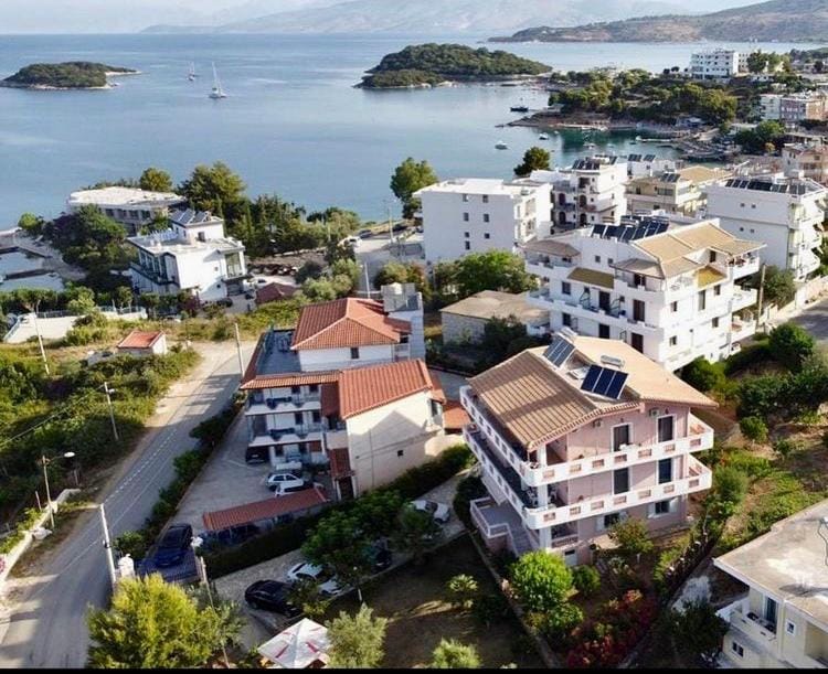 Neighbourhood, Bird's eye view