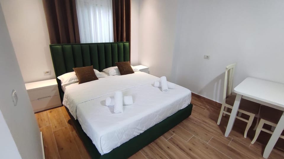 Bed, Photo of the whole room, towels