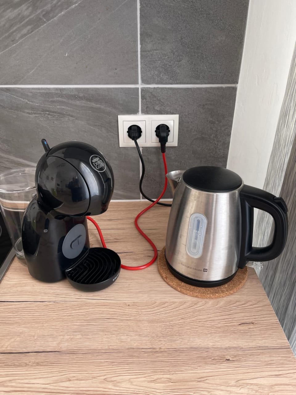 Coffee/tea facilities, Kitchen or kitchenette