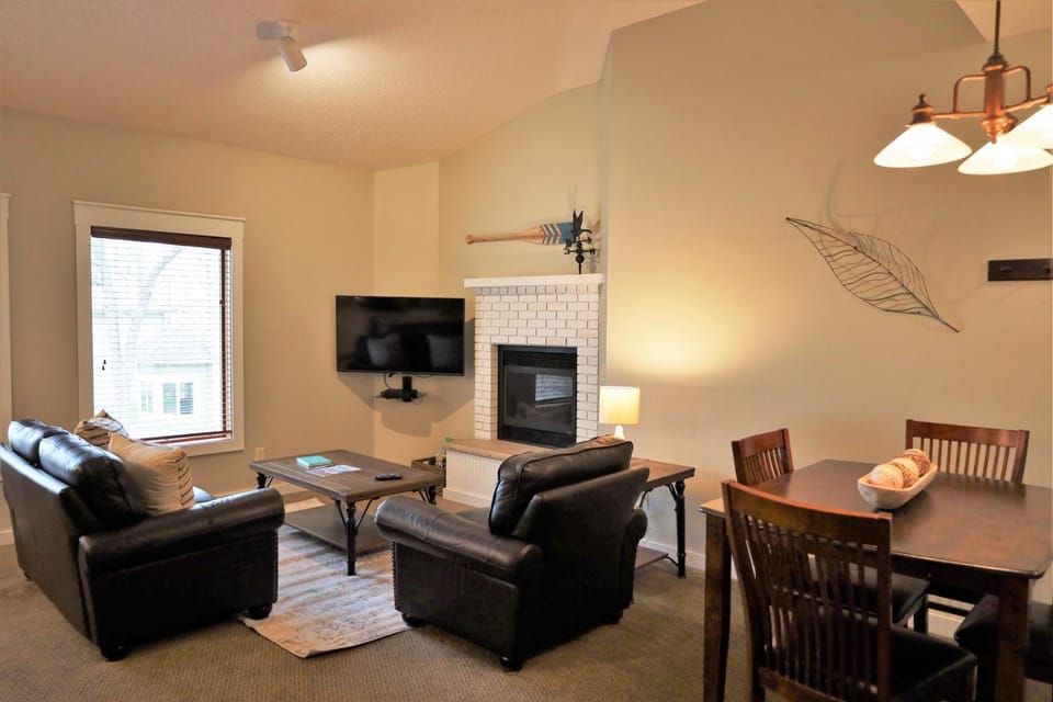 Living room, Seating area, Dining area, flat iron