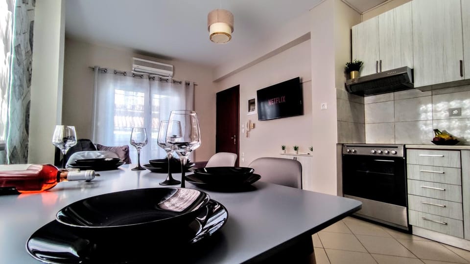 Kitchen or kitchenette, Living room, Seating area, Dining area