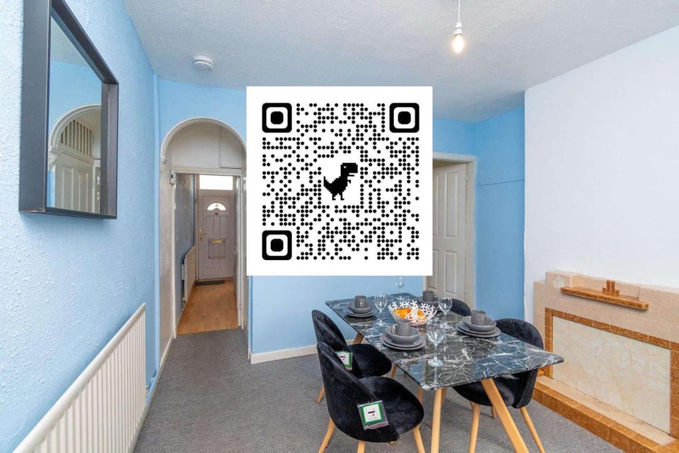 Fantastic 3 Bedroom House *Free Parking* Apartment in Wolverhampton