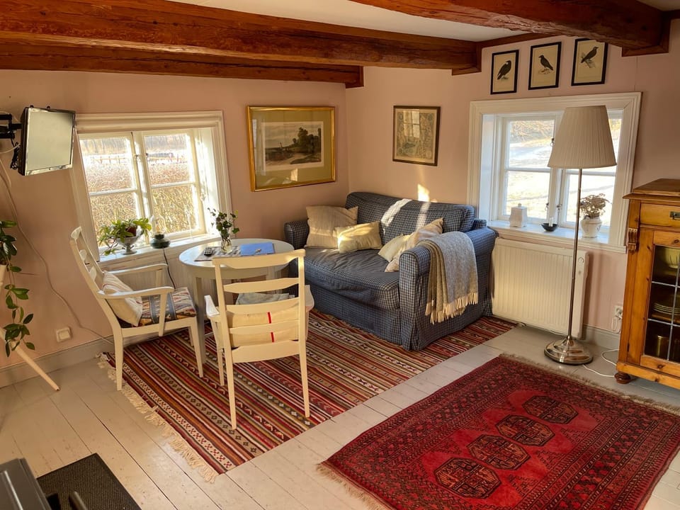 Cozy lodge at horse farm with lake and sauna House in Stockholm County