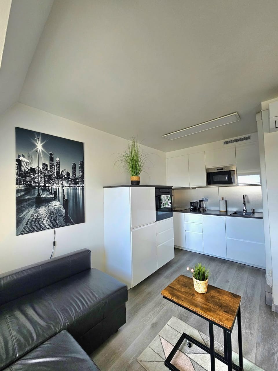 microwave, kitchen