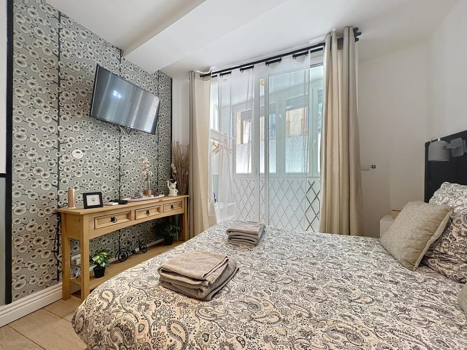 Bed, TV and multimedia