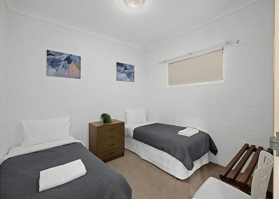 Coasters 29 Apartment in Middle Arm