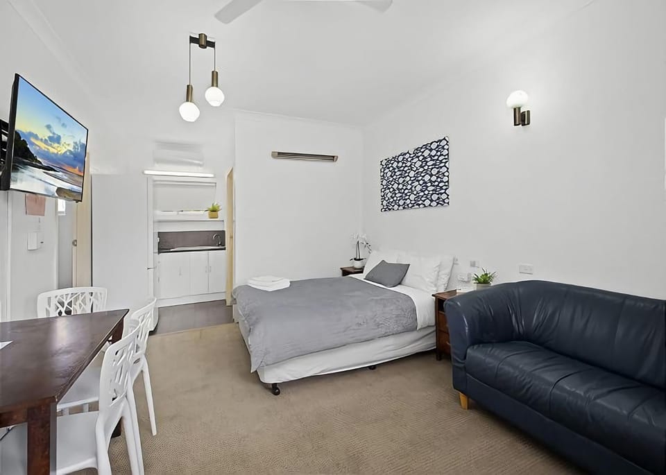 Coasters 29 Apartment in Middle Arm