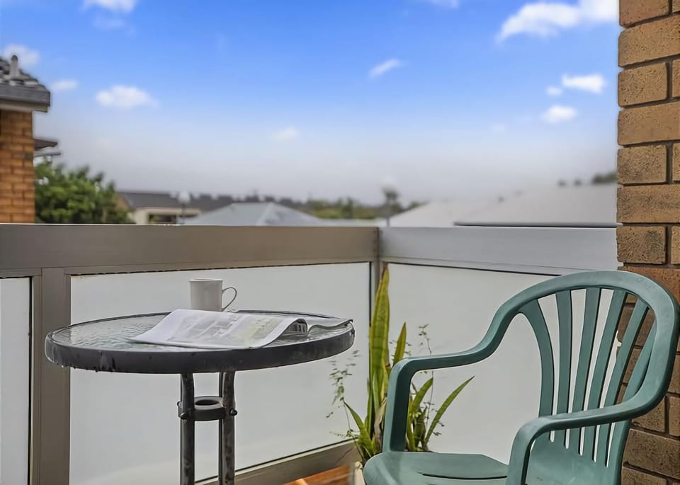 Coasters 9 Apartment in Middle Arm