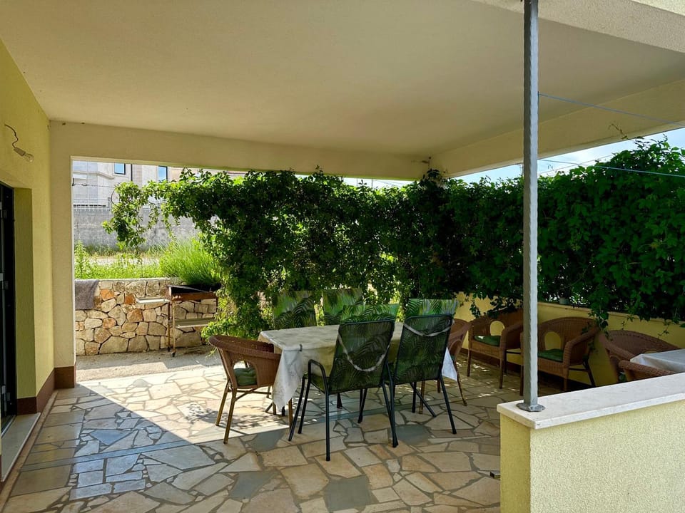 Natural landscape, Balcony/Terrace, Seating area, acessibility