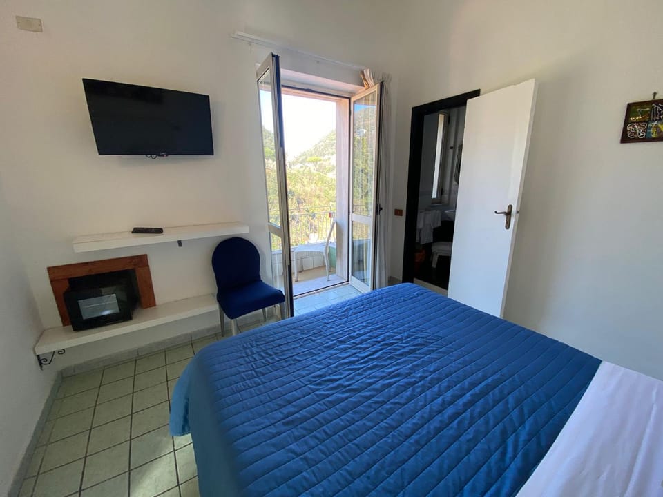 TV and multimedia, View (from property/room), Photo of the whole room, Bedroom