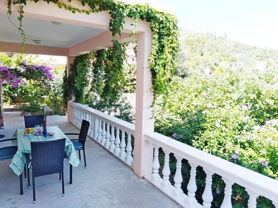 Location, children, Family