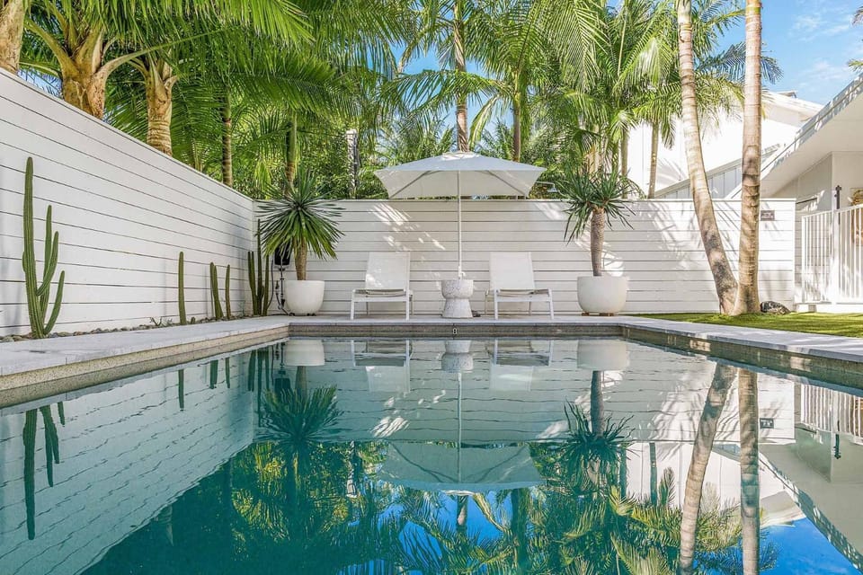 Day, Garden, Swimming pool, sunbed