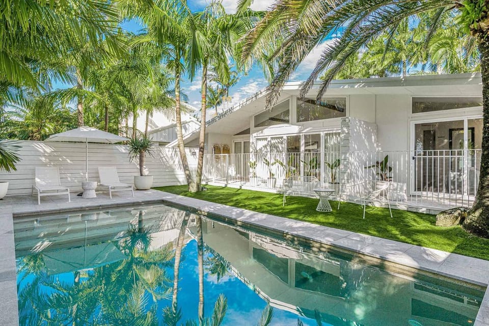 Property building, Seating area, Swimming pool, sunbed