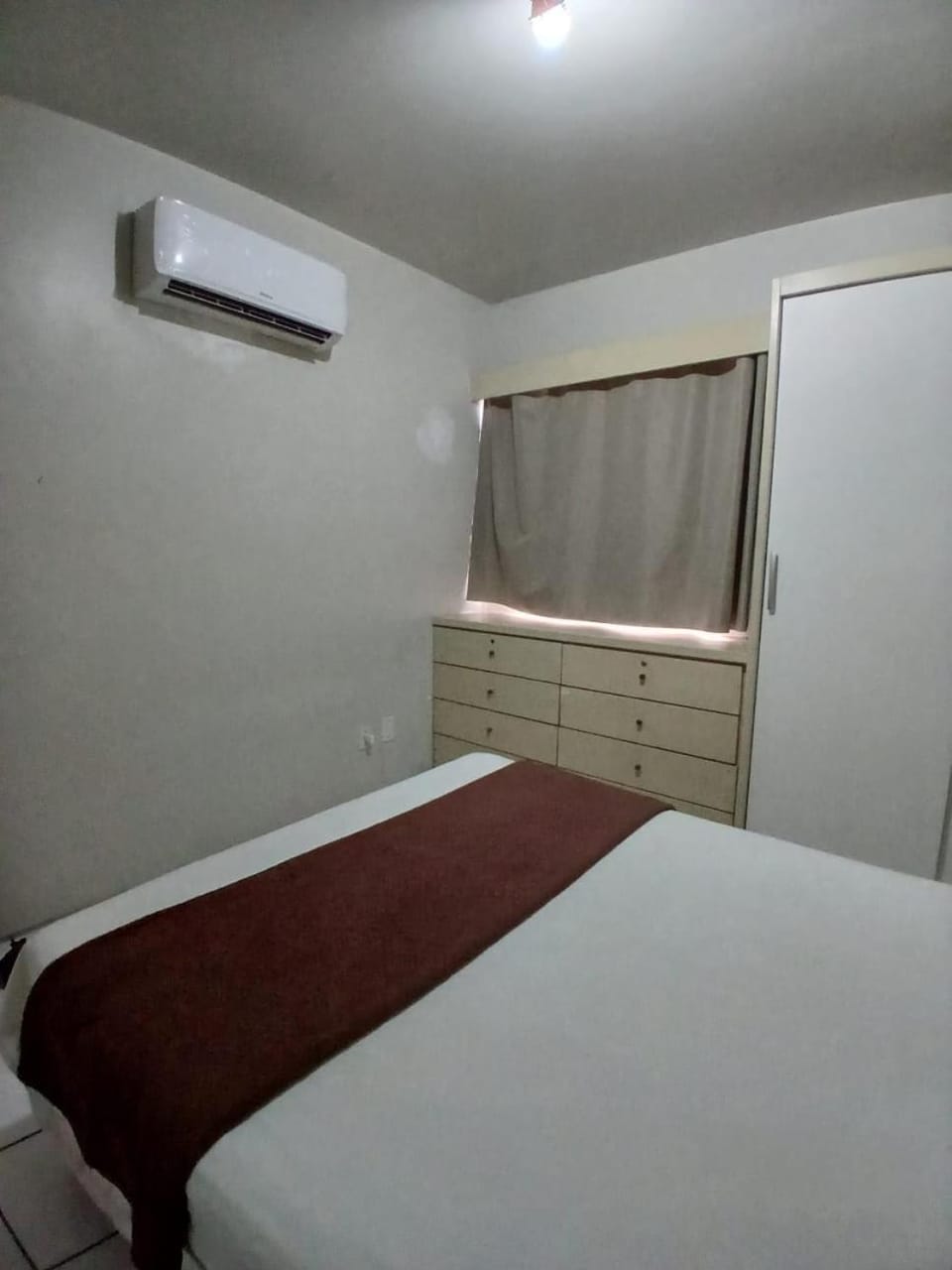 Bed, Bedroom, air conditioner