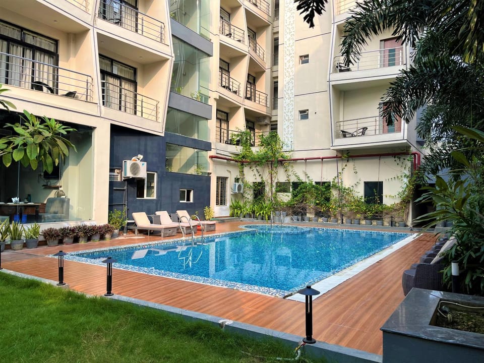 Property building, Restaurant/places to eat, Swimming pool