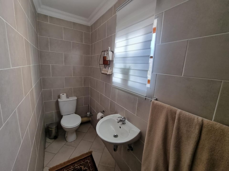 Valley View dullstroom - check in at The Highlander Hotel Motel in South Africa