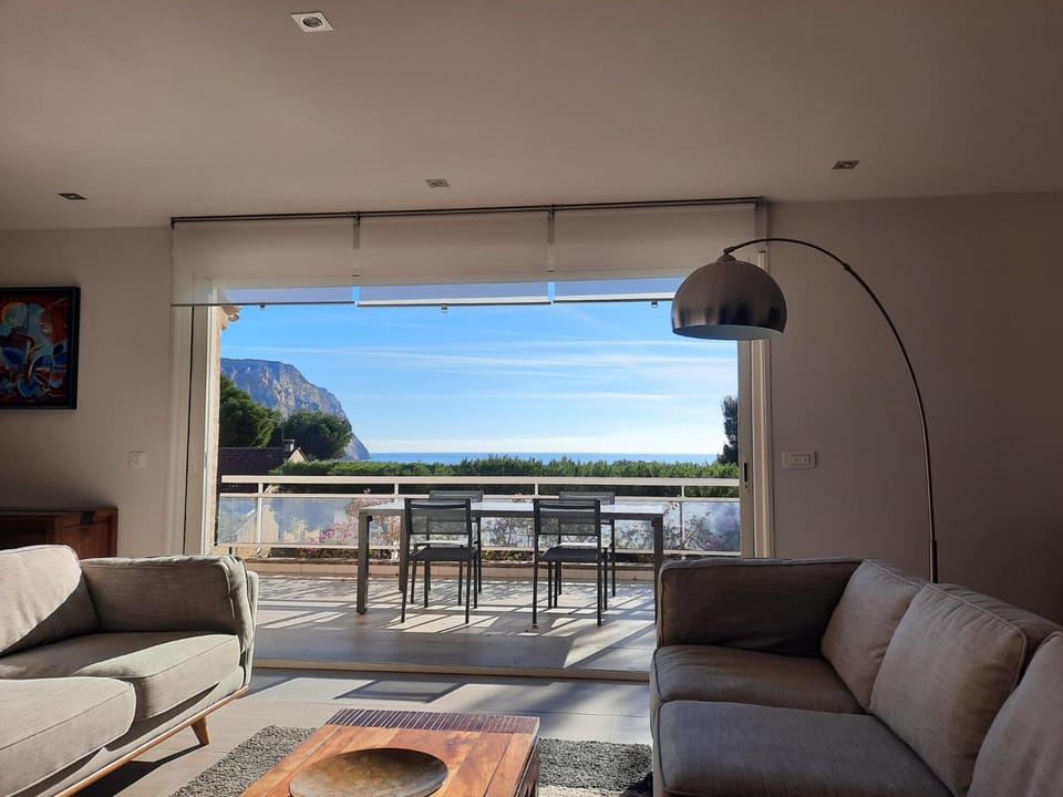 View (from property/room), Balcony/Terrace, Living room