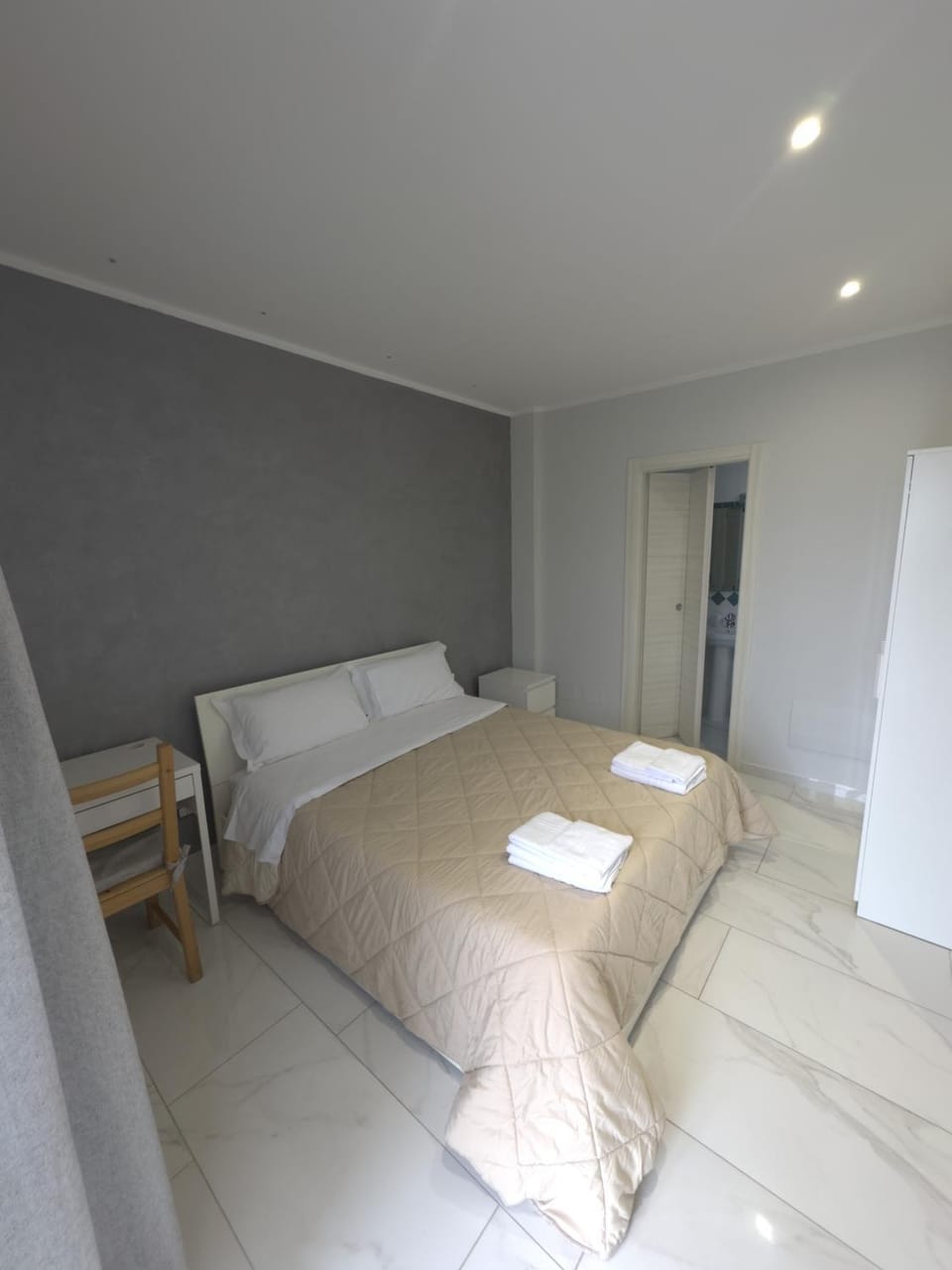 Bed, Bedroom, internet, internet, towels, air conditioner