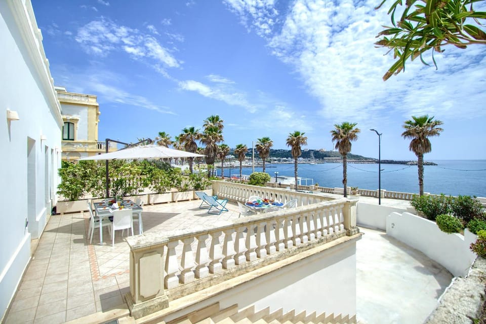 Nearby landmark, View (from property/room), Balcony/Terrace, Sea view, sunbed