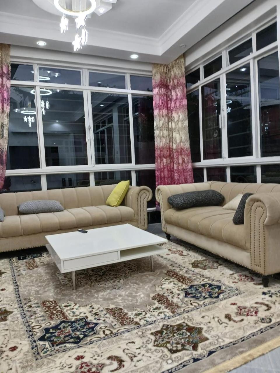 Living room, Seating area