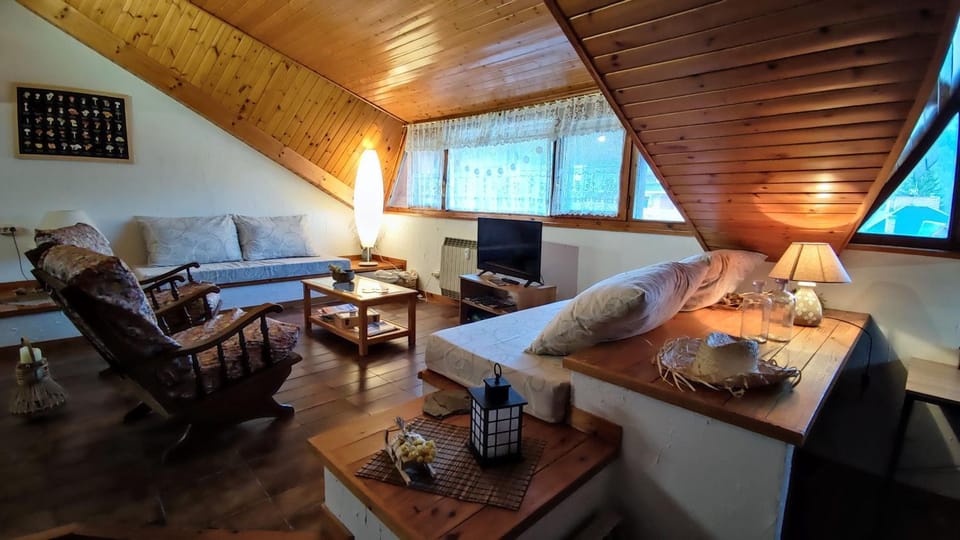 Communal lounge/ TV room, TV and multimedia, Living room, Seating area