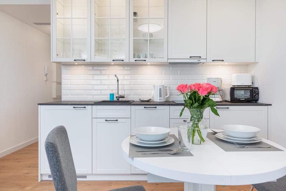 Kitchen or kitchenette, Dining area