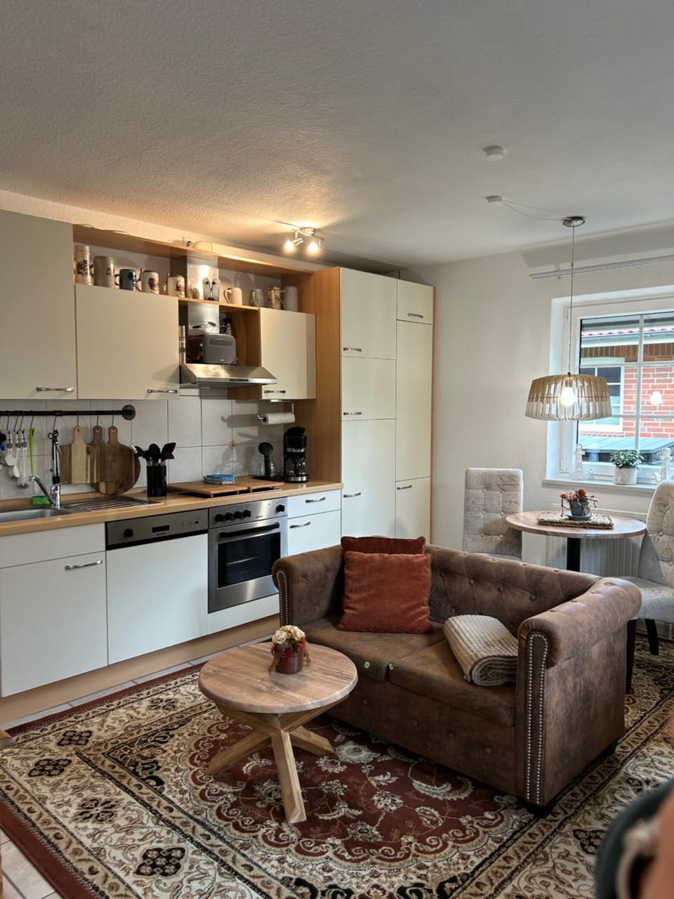 Kitchen or kitchenette, Living room, Seating area