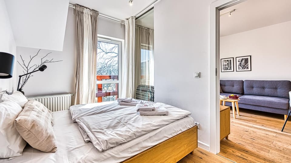 Bed, Photo of the whole room, Seating area, Bedroom, towels
