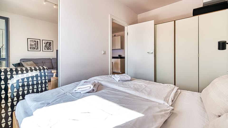 Bed, Bedroom, towels, wardrobe