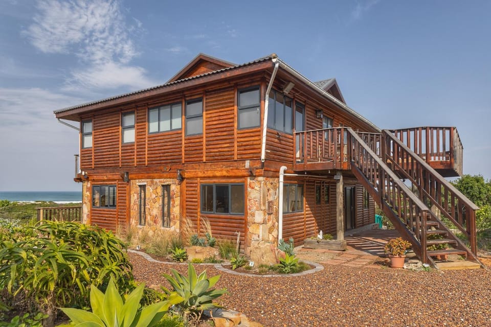 Stylish and With Stunning Sea Views House in Eastern Cape