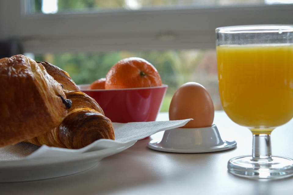 Food and drinks, Food, Breakfast, Continental breakfast, Buffet breakfast, Drinks, Alcoholic drinks