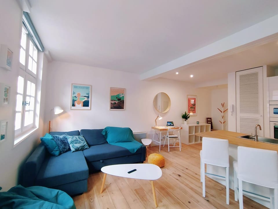 Living room, Business facilities