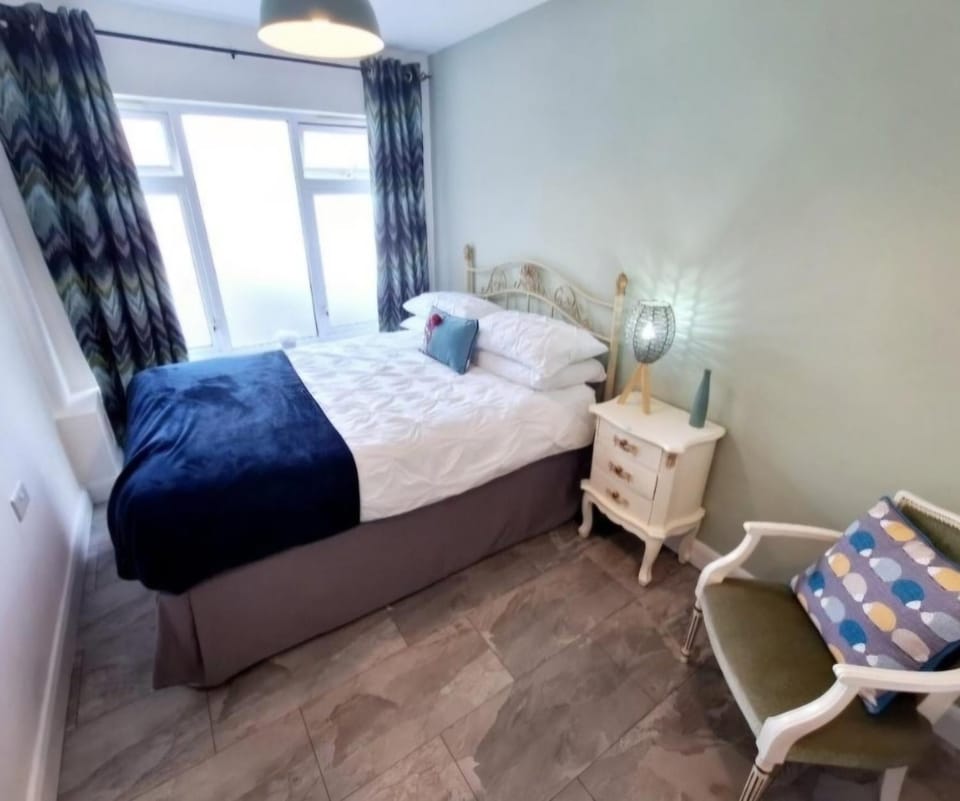 Beautiful 2 bedroom annexe in popular town location Apartment in Narberth