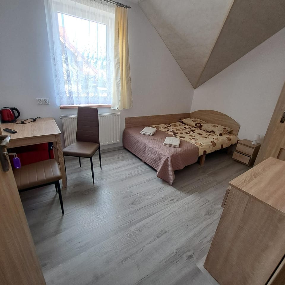 Bed, Seating area, Bedroom