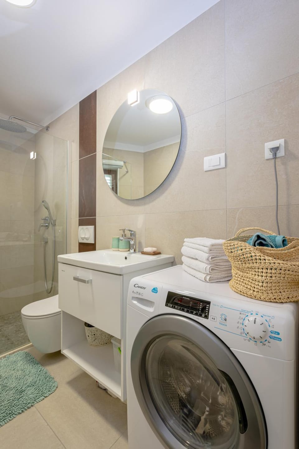 Bathroom, towels, washing machine