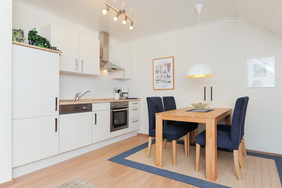 Dining area, kitchen