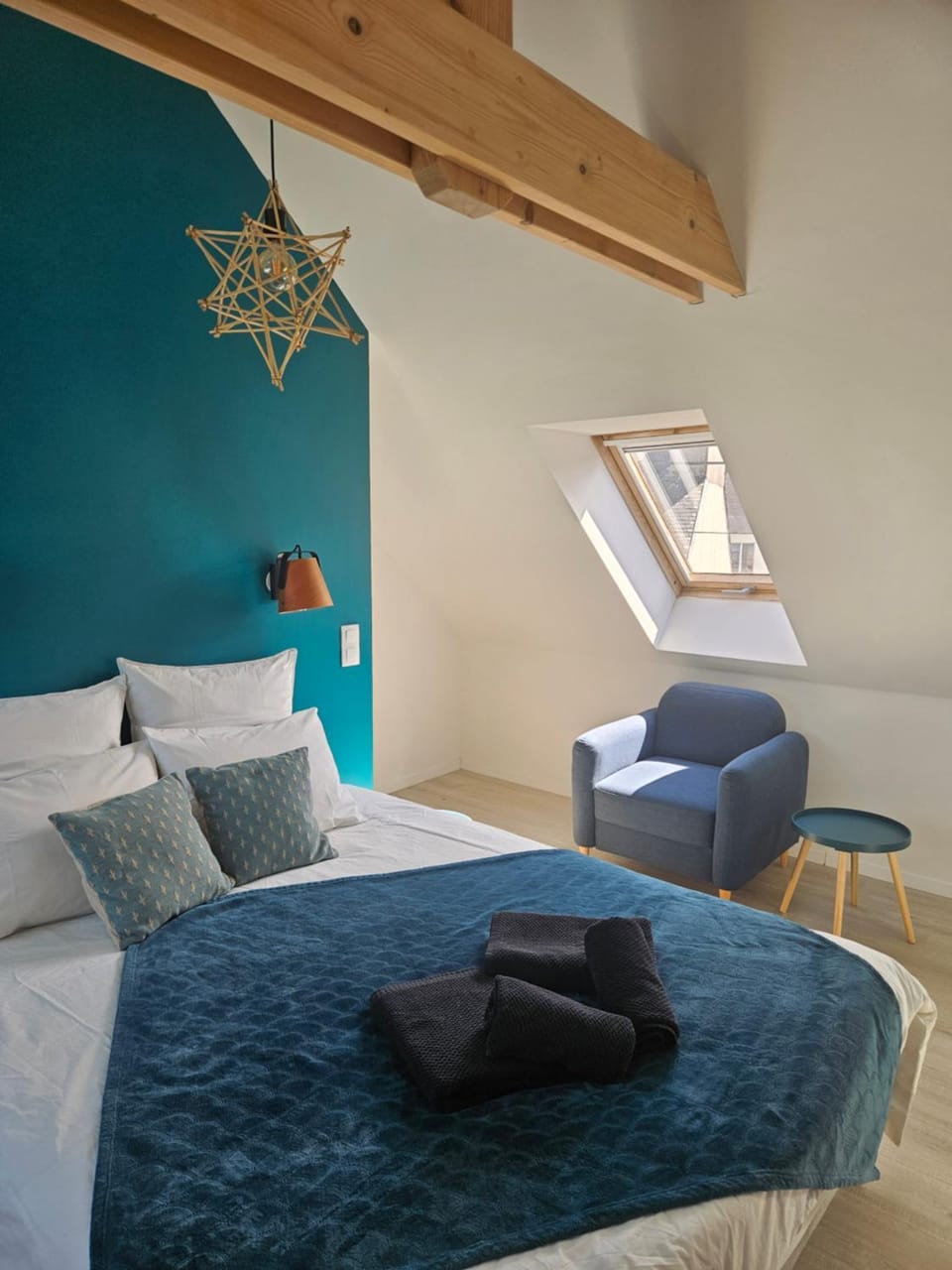 Bed, Photo of the whole room, Bedroom
